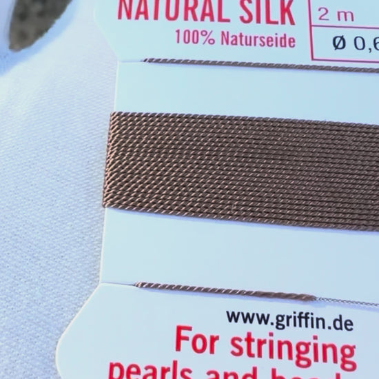 Griffin natural silk bead cord size 4 beige with attached twisted needle 2 meter card