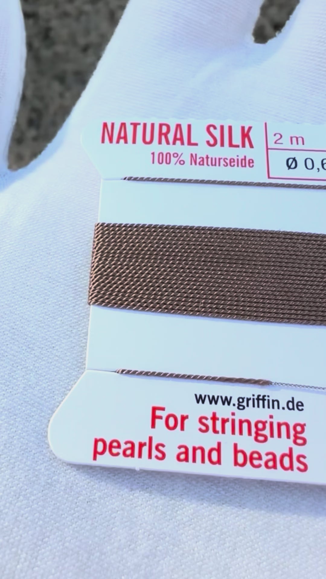 Griffin natural silk bead cord size 4 beige with attached twisted needle 2 meter card